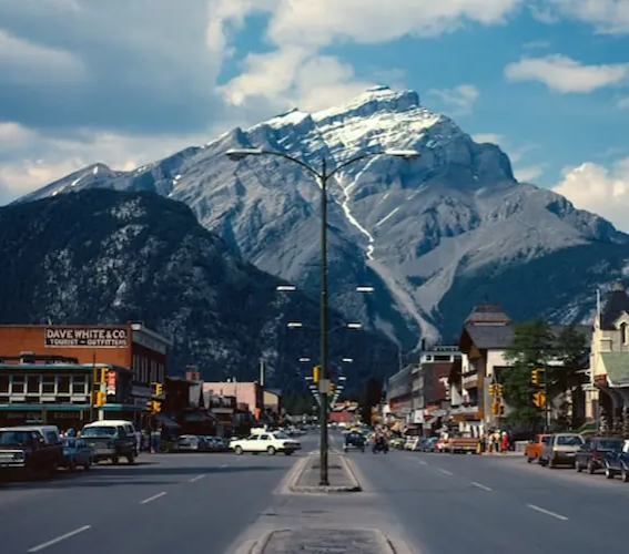 A beautiful view of Banff National Park where warm and fresh food and hamburger soup can be cooked and eaten.